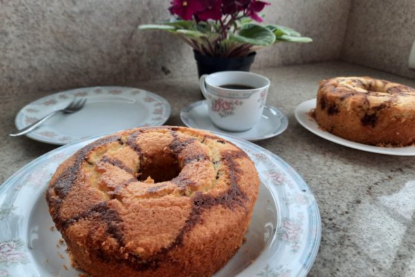 Receita de Bolo mesclado sem açúcar, leite e trigo!