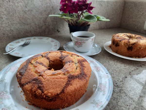 Receita de Bolo mesclado sem açúcar, leite e trigo!